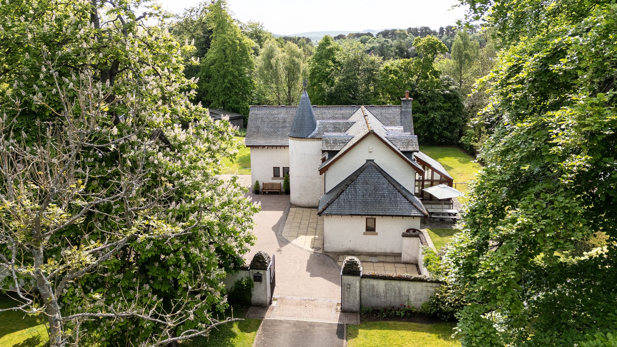 6 bed house for sale in Murieston Mews, Livingston  - Property Image 2